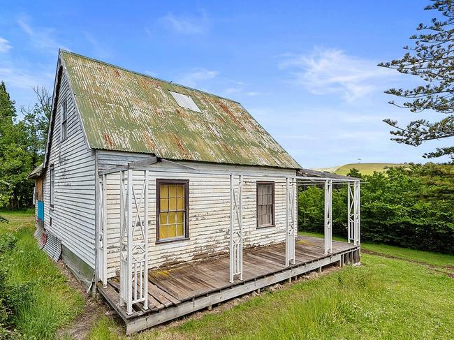 Pictures of Lenna House at Forth when it was purchased by Susan Angel and Rod McFarland at the end of 2023. They have since renovated it, with the experience documented on the new season of ABC TV show Restoration Australia. Picture: Supplied