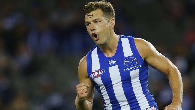 Shaun Higgins in action for North Melbourne.