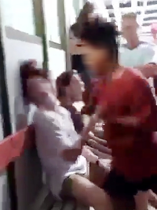 <s1>A screen grab from the sickening video of a teenage student being punched in the face at Darwin</s1>                        <s1> High School</s1>