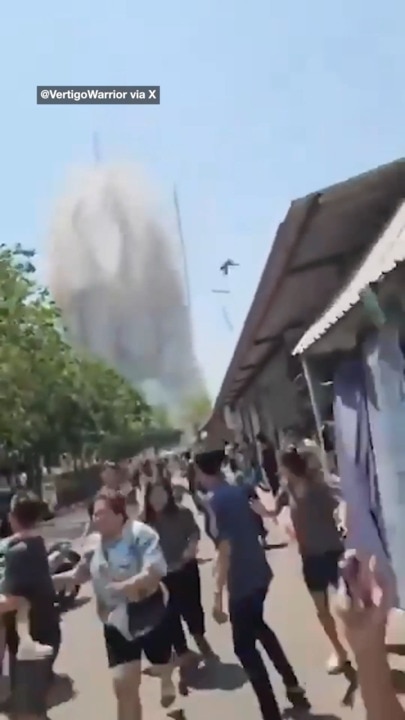 Terrifying footage of Myanmar quake destroying building