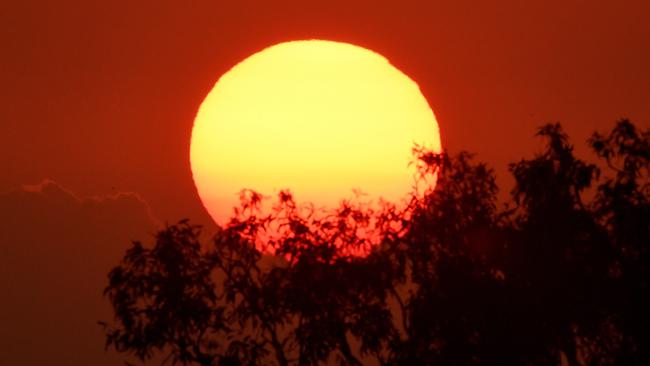 The sun rises over bushland on the border. (AAP Image/Dave Hunt).