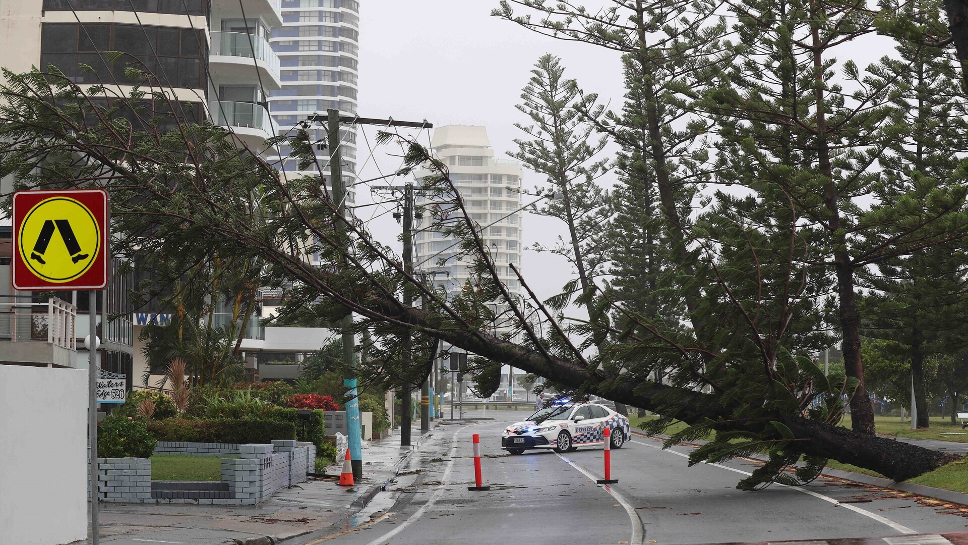 Energex working to restore power to over 290,000 customers in wake of ex-Cyclone Alfred