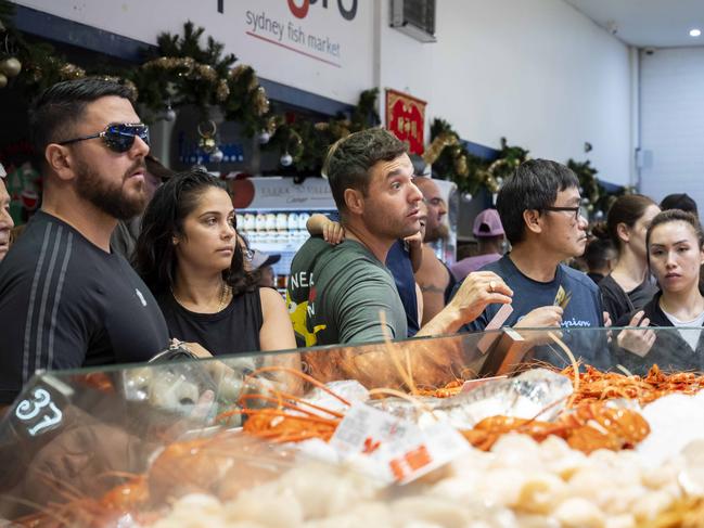 SYDNEY, AUSTRALIA - NCA NewsWire Photos - Sunday, 24 December, 2023:Sydney Fish Markets last minute shopping, crowds queues and Christmas hustle and bustle.Picture: NCA NewsWire / Monique Harmer