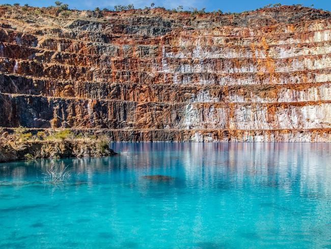 Ghost town past behind ‘hidden’ Aussie lake