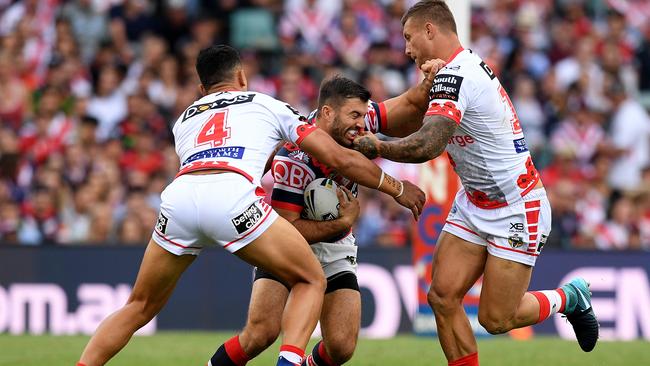 The Dragons were quick to deny the Roosters space. (AAP Image/Dan Himbrechts)