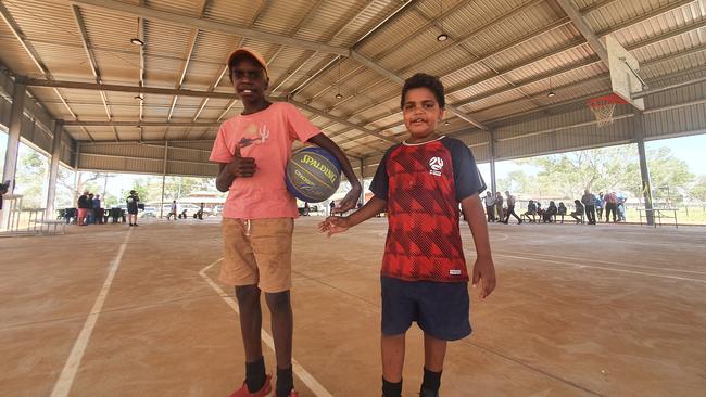 There’s a new basketball court in Amoonguna, Alice Springs.