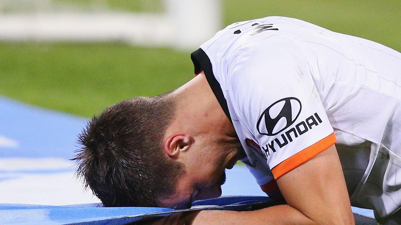 MELBOURNE, AUSTRALIA - APRIL 09: Jamie Maclaren of Brisbane Roar shows his frustration after missing a goal during the round 27 A-League match between the Melbourne Victory and the Brisbane Roar at AAMI Park on April 9, 2016 in Melbourne, Australia. (Photo by Michael Dodge/Getty Images)