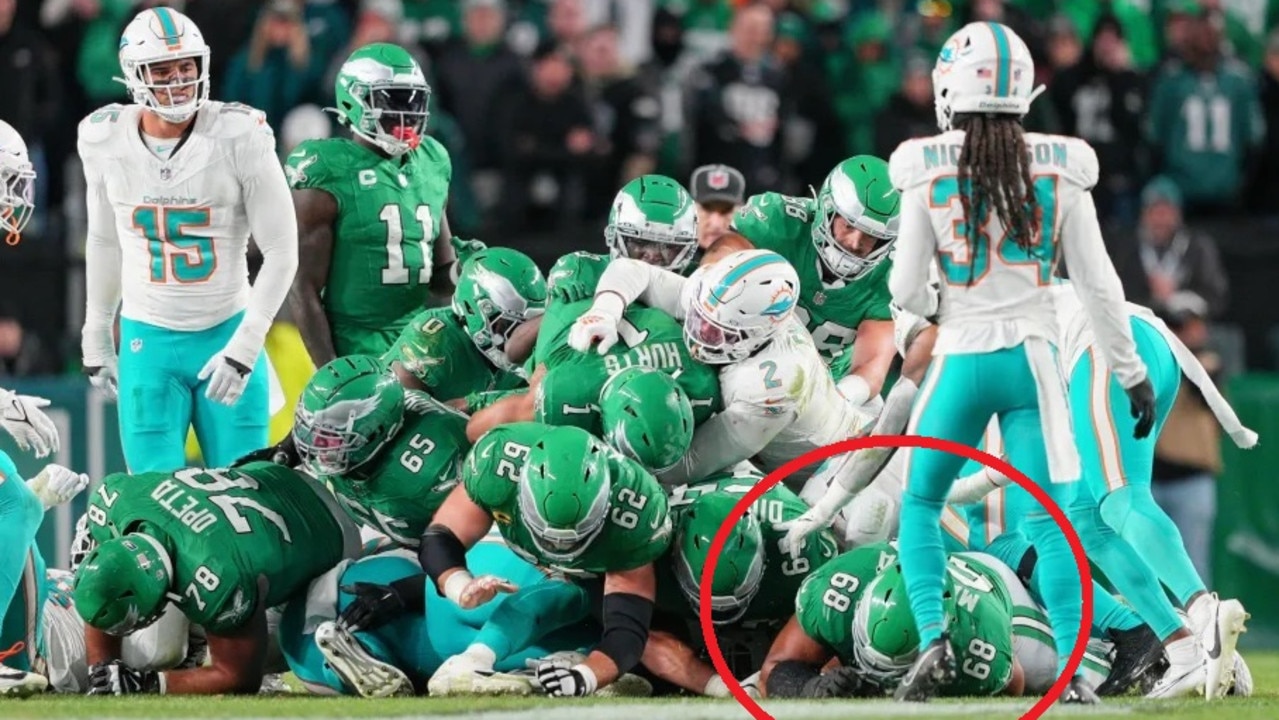 Jordan Mailata got low for this Tush Push touchdown against the Dolphins.