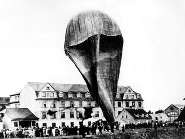 Swiss physist Auguste Piccard's balloon, the first to enter the stratosphere.