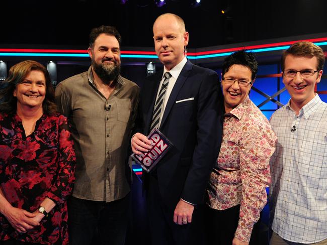 Tom Gleeson with 2016 Hard Quiz finalists.