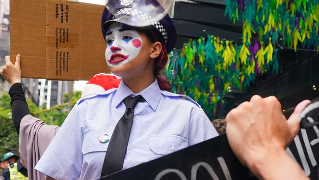 MELBOURNE AUSTRALIA - NewsWire Photos NOVEMBER 17, 2024: Pro-Palestinian protestors are seen along Bourke St Mall as retail giant Myer unveils its much-loved Christmas windows display.Picture: NewsWire / Luis Enrique Ascui