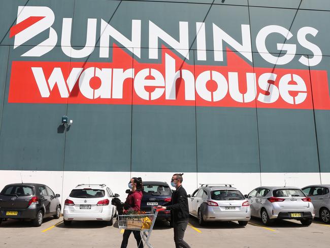 SYDNEY, AUSTRALIA - NewsWire Photos, SEPTEMBER, 27 2021: People are seen at Bunnings in Alexandria as Covid-19 restrictions ease in Sydney. Picture: NCA NewsWire / Gaye Gerard