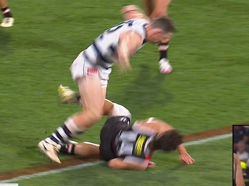 Patrick Dangerfield received a free kick in this incident.