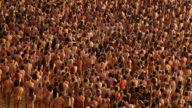 Thousands of volunteers attended at sunrise. Picture: Lisa Maree Williams/Getty Images