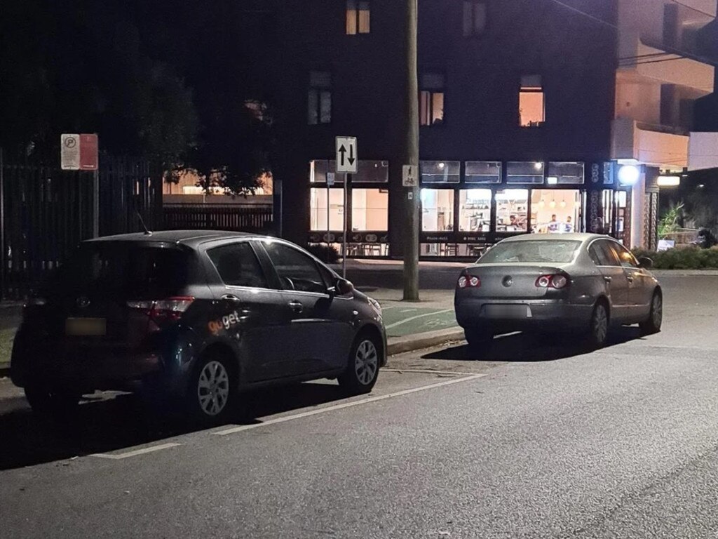 Despite this obvious ‘no stopping’ sign, the silver car frequently flouted the rule. Picture: Reddit.