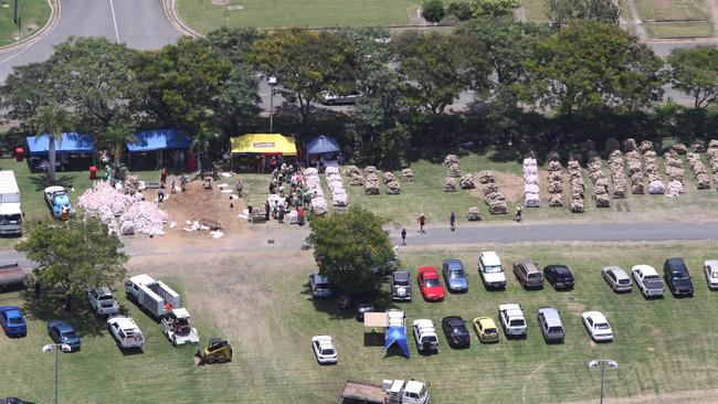 Volunteers filling sandbags at the Rockhampton Showgrounds in the 2011 floods. Photo Chris Ison / The Morning Bulletin.