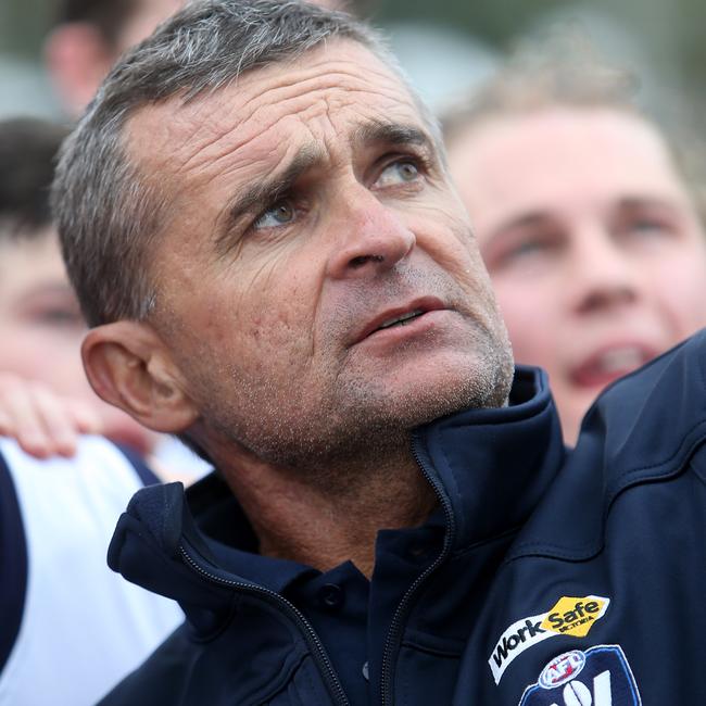 Damian Sexton coaching the Victorian Country under-19 team. Picture: Yuri Kouzmin