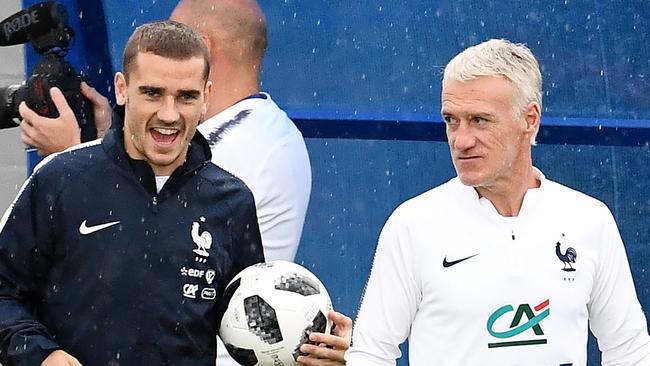 France's forward Antoine Griezmann (L) and head coach Didier Deschamps attend a training session at the Glebovets stadium in Istra, some 70km west of Moscow on June 11, 2018, ahead of the Russia 2018 World Cup football tournament. / AFP PHOTO / Franck FIFE