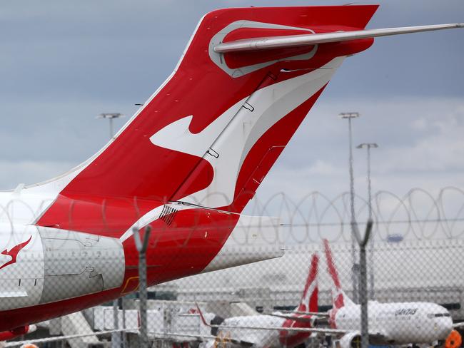 Qantas customer on hold for 8½ hours