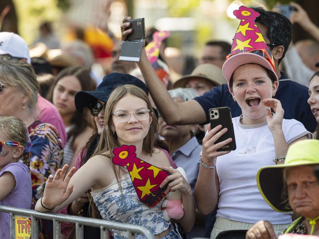 Abbey McGuire (left) and Indi Reed react to the floats of the Grand Central Floral Parade of the Carnival of Flowers, Saturday, September 21, 2024. Picture: Kevin Farmer