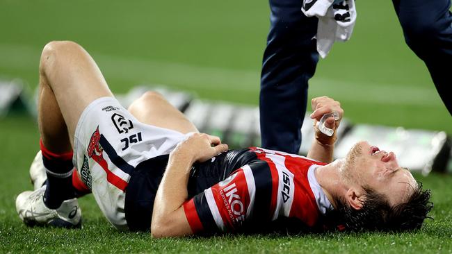 Luke Keary left the field clutching at his ribs. Picture: Phil Hillyard