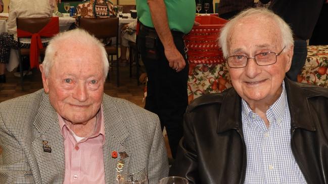 Tommy Prichard, left, and fellow ‘Rat’ Alf Jackson at Tobruk House, Melbourne, in 2019.