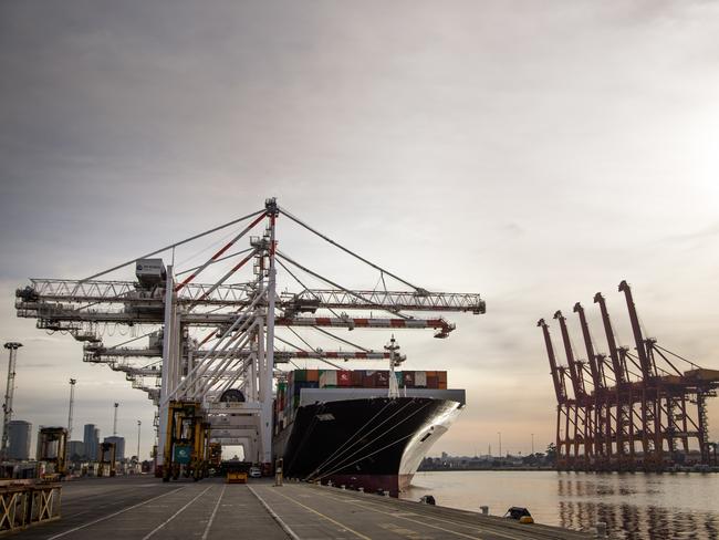 Crane unloading ship. Picture: Department of Infrastructure, Transport, Regional Development and Communications