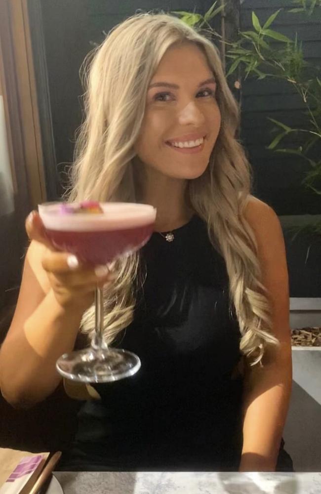 Rhiannon Jade Morris Caught Drink Driving After Car Crash The Courier