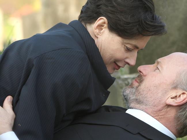 Actor Isabella Rossellini with William Hurt in scene from film 'Late Bloomers'.