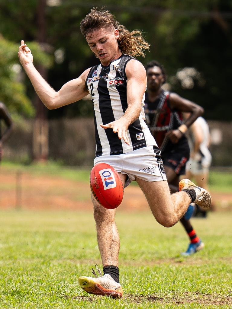 Ryan Warfe playing for the Palmerston Magpies. Picture: Jack Riddiford / AFLNT Media