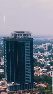 This mansion was built on top of a skyscraper