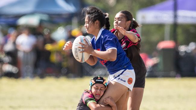 NSW Maori and Samoan players mix it up.