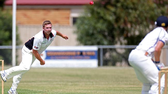 Dwayne Doig bowling for Cardinia. Picture: Brendan Francis