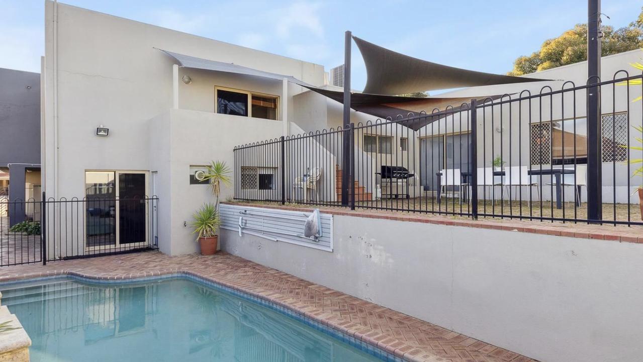 An overview of the property shows a generous 807sq m block with a pool and ample parking.