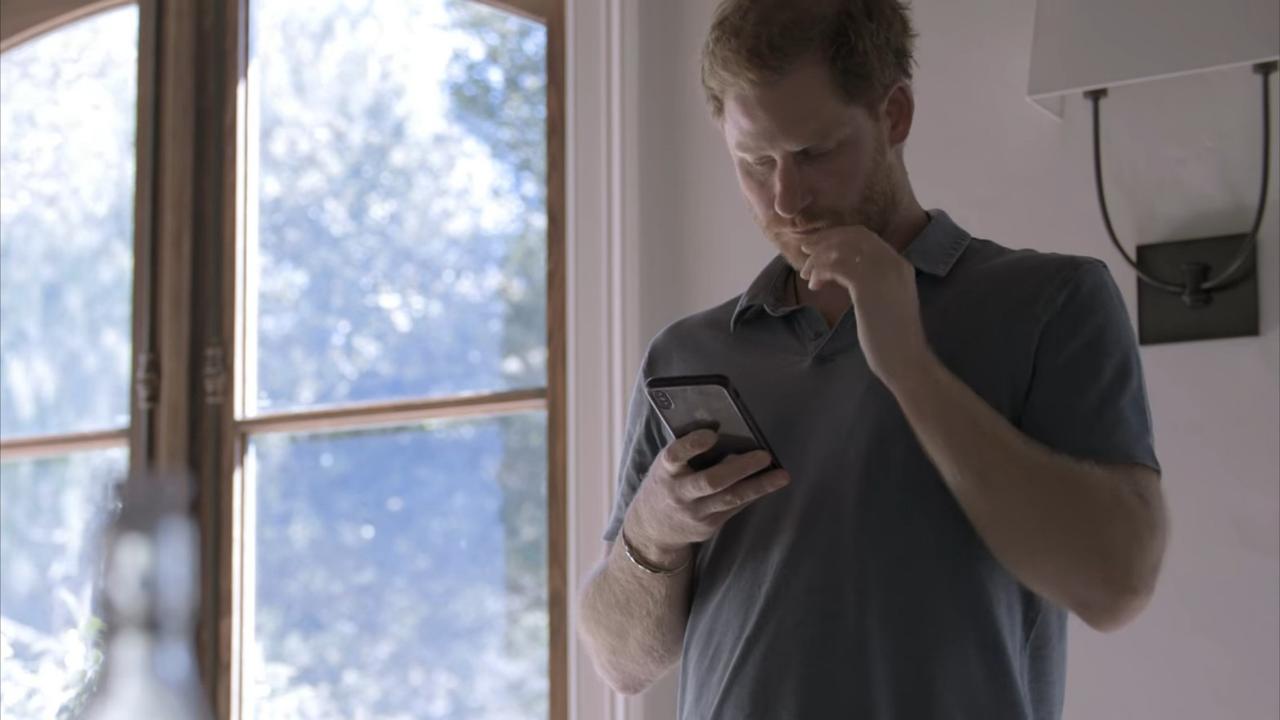 Prince Harry receives a text message from brother Prince William in an episode. Picture: Netflix