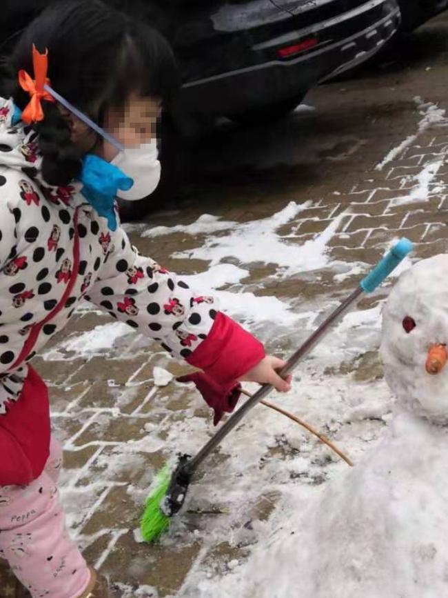 Six-year-old Kiara is stranded in China with her grandparents.