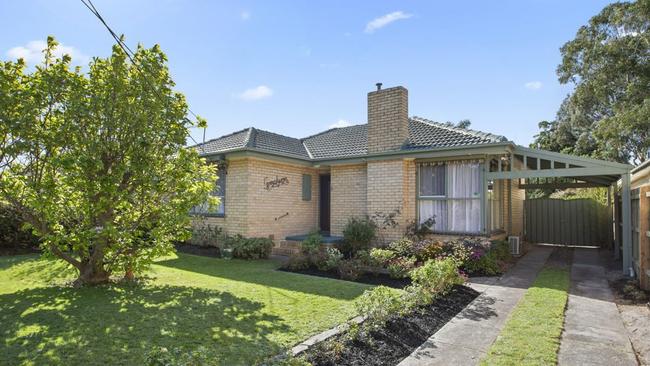 5 Cox St, Cheltenham, sold under the hammer on Saturday morning.