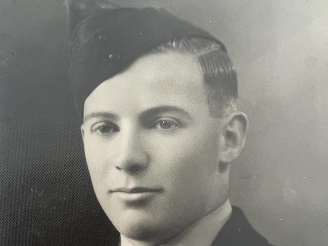 Flight Sergeant Harley Joseph Williams from 100SQN. Born in Launceston.