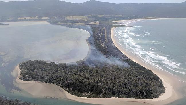 Bushfire at Conleys Point, on South Bruny Island. Photo: TASMANIA FIRE SERVICE