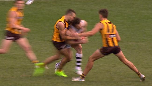 Patrick Dangerfield and Luke Hodge collide at the MCG.