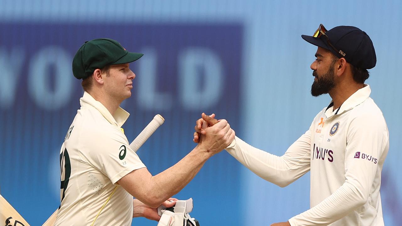 Steve Smith of Australia and Virat Kohli of India embrace as the match ends in a draw. (Photo by Robert Cianflone/Getty Images)