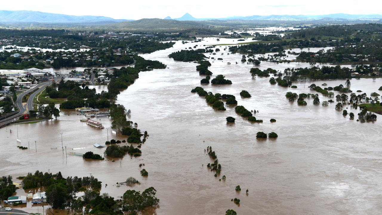 Albert Park on the left is inundated by a mass of water. 2013 aerial flood pictures of Gympie. Photo Craig Warhurst / The Gympie Times