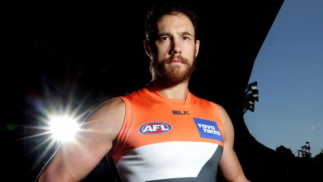 GWS Giants ruckman Shane Mumford has re-signed with the young club until the end of 2018.