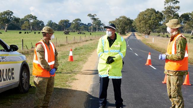 ADF personnel now assisting SAPOL at border checkpoints on Sunday 12 July. This border checkpoint is at Mingbool Road at Pleasant Park. Picture: Frank Monger