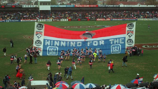 The Bulldogs prepare to run through the banner in Round 21, 1997.