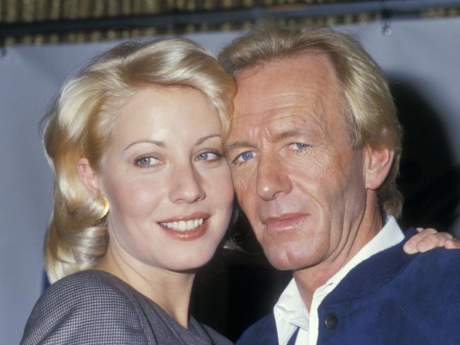 Actress Linda Kozlowski and actor Paul Hogan attend the press conference for Crocodile Dundee II on October 15, 1987 at the Pierre Hotel in New York City. (Photo by Ron Galella, Ltd./Ron Galella Collection via Getty Images)