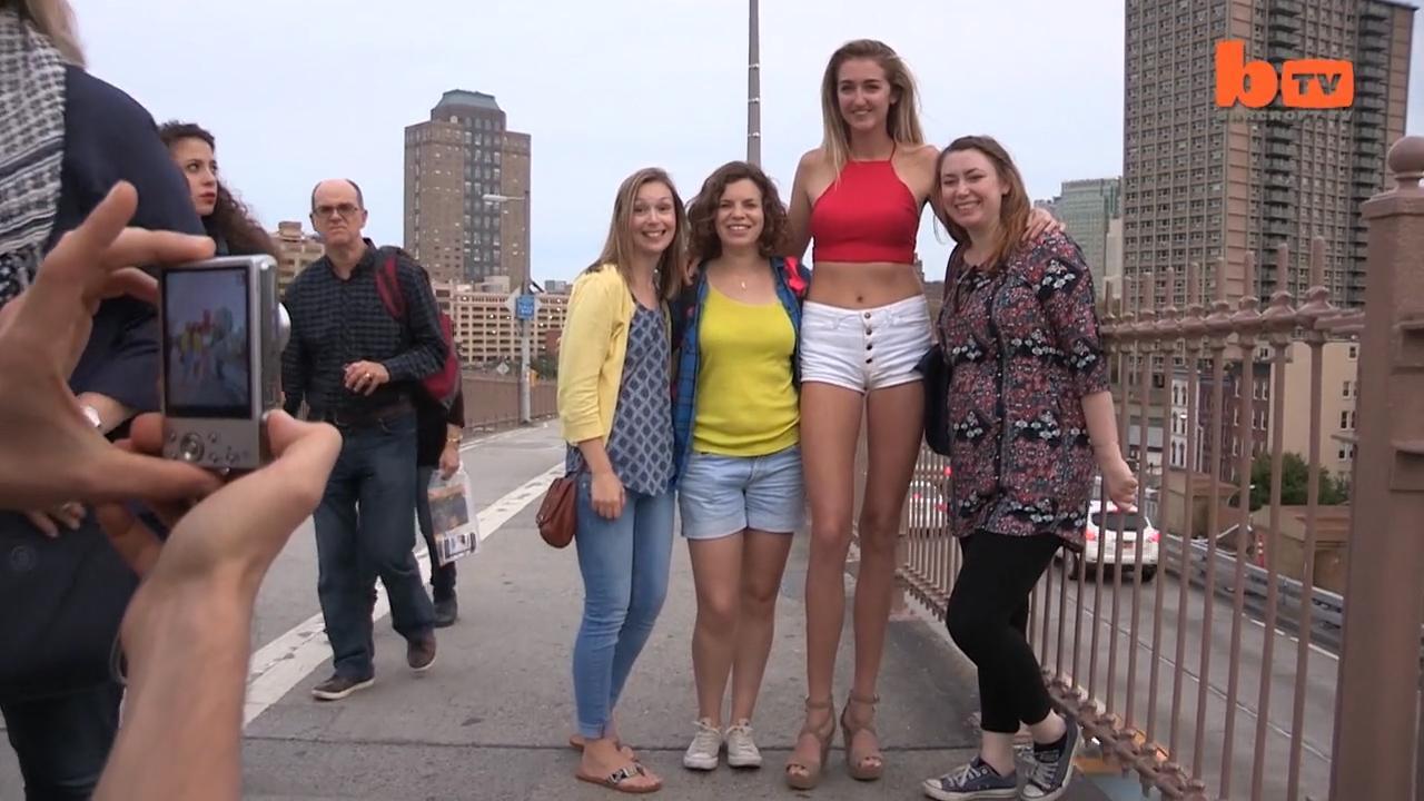 Holly Burt Has The Longest Legs In The Us Video Pics