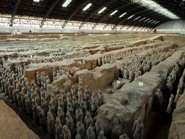 The terracotta army, Qin dynasty (221-206 BCE), from Emperor Qin Shihuang’s Mausoleum, Xi’an.