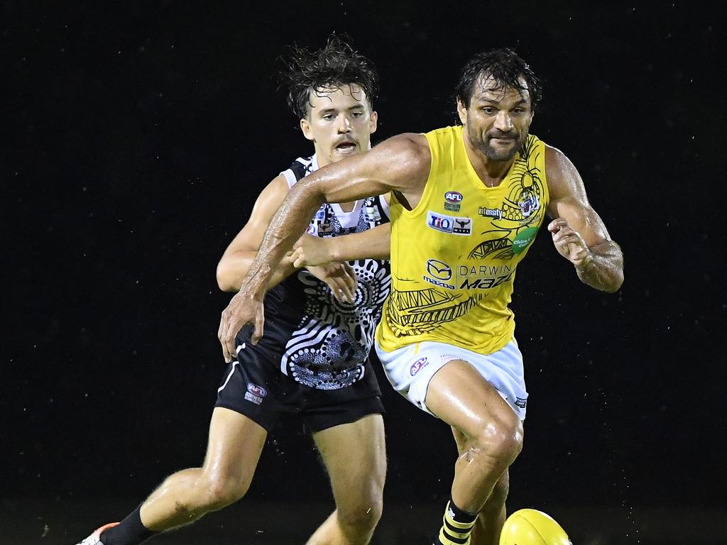 Shaun Wilson charges after the ball. Picture: Felicity Elliott / AFLNT Media