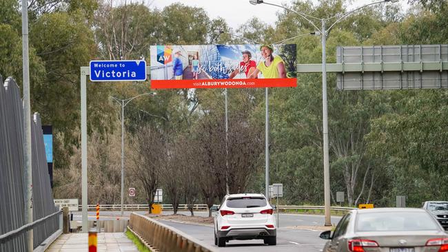 The border crossing between Albury and Wodonga. Picture: Simon Dallinger